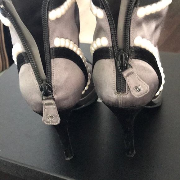 Chanel ankle boots with pearl trimmed size 6(36) - Picture 3 of 8